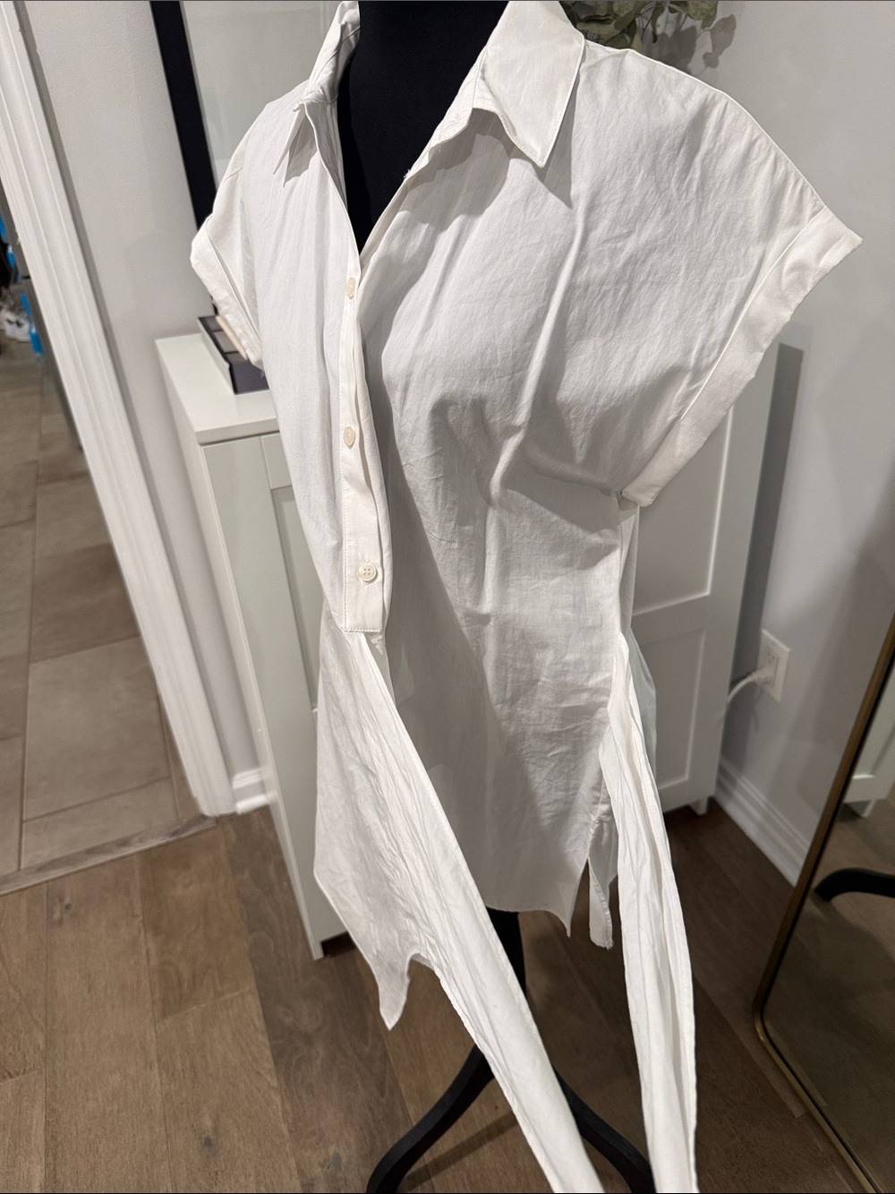 Zara White Short-Sleeve Button-Down with Front Tie - Picture 8 of 11